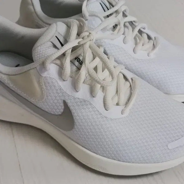 [BUNJANG] Nike Revolution 7 Running Shoes / 나이키 레볼루션 7  운동화 런닝화//230