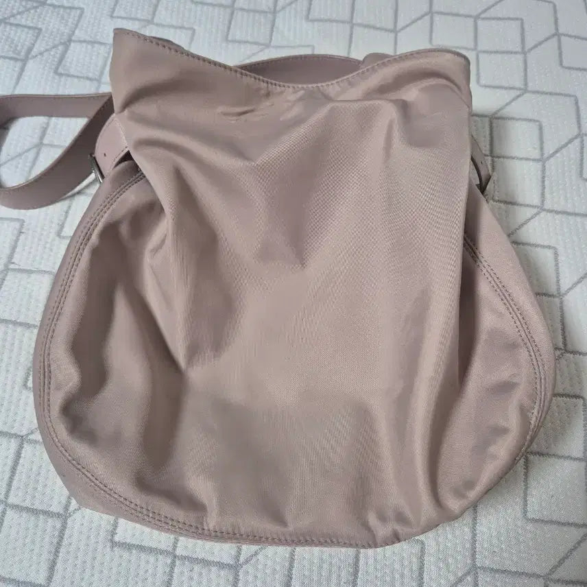 [BUNJANG] Lemaire Croissant Medium Bag Pink / 루에브르 삭드플로 핑크