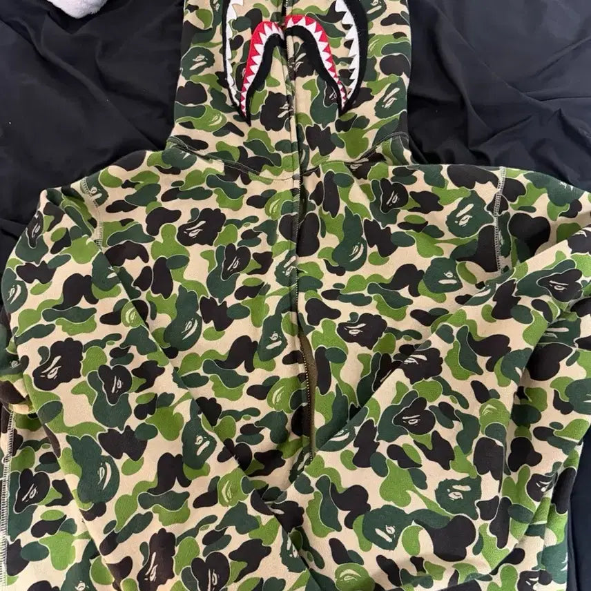 [BUNJANG] BAPE Shark Camo Full Zip Hoodie / 베이프 녹계 샤크 카모 후드집업