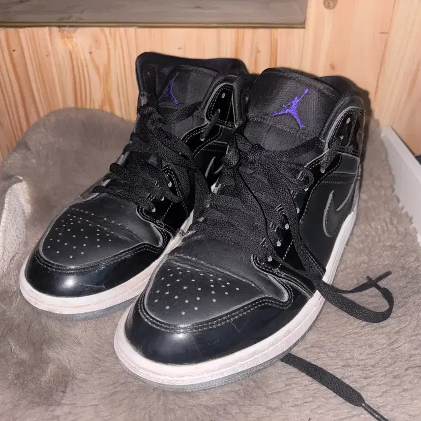 [BUNJANG] Nike Air Jordan 1 High Top Sneakers / 나이키 조던 하이탑