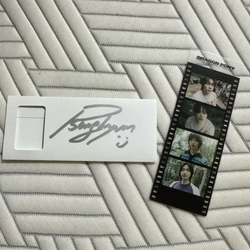 [BUNJANG] Dragon Pony Film Seopyeonghyeon Autographed 4-Cut Photo Tagyu Kwon Sehyeok Go Kanghoon / 네고가능)) 드래곤포니 싸인 필름 편성현 네컷 사진 포토 안태규 권세혁 고강훈