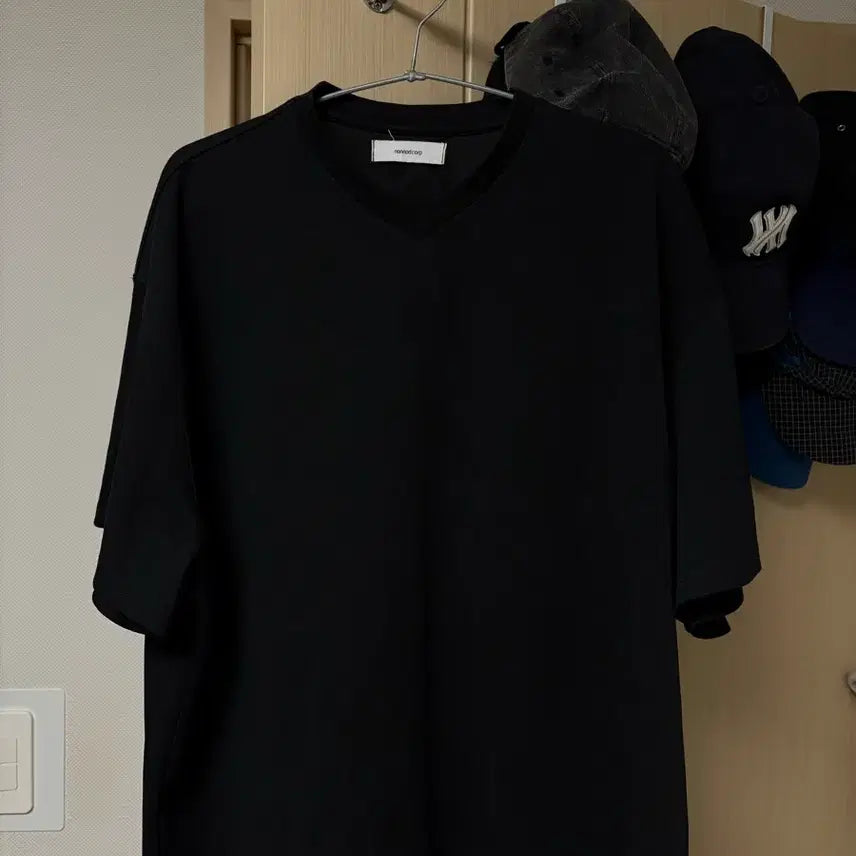 [BUNJANG] Non-Node Crop V-Neck T-Shirt Black Size 1 / 논노드 크롭 브이넥 반팔티 블랙 1