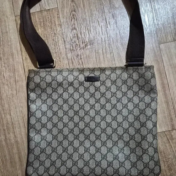 [BUNJANG] Gucci GG Logo Canvas Messenger Crossbody Bag / 구찌 GG 로고 크로스백