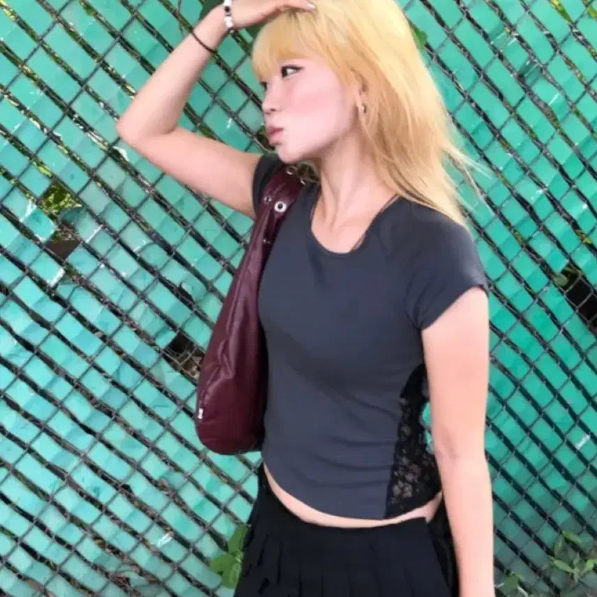 [BUNJANG] Brick and Vine Jenny Top Charcoal / 브릭바이브릭 사이드 레이스 제니탑 챠콜