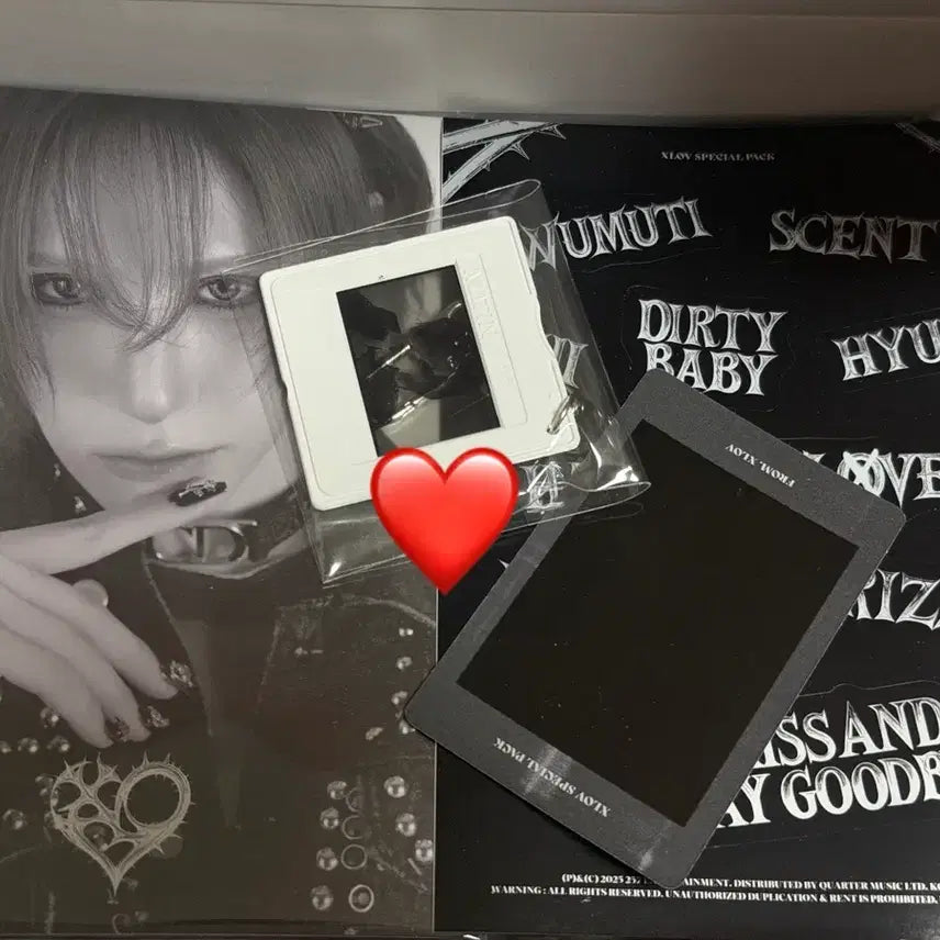 [BUNJANG] UXVE (XLOV) Unlove Special Pack Keyring / 엑스러브 XLOV 스페셜팩 언러브 UXLXVE (포카X) 우무티 키링