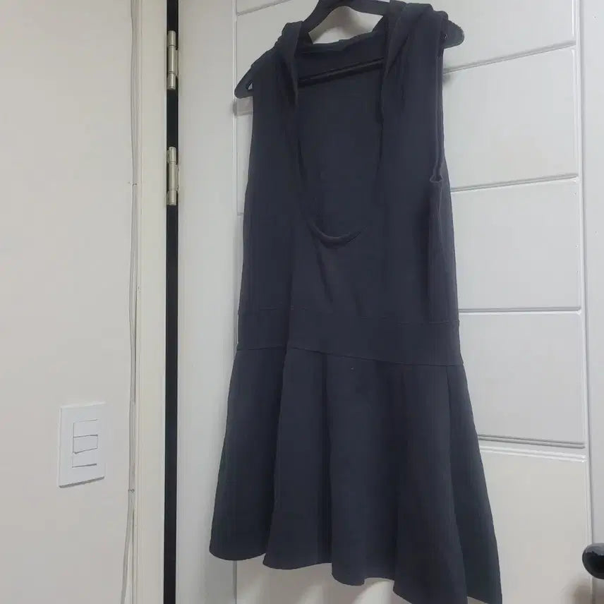 [BUNJANG] Sleeveless Hooded Dress - Black / 민소매 후드 원피스 F