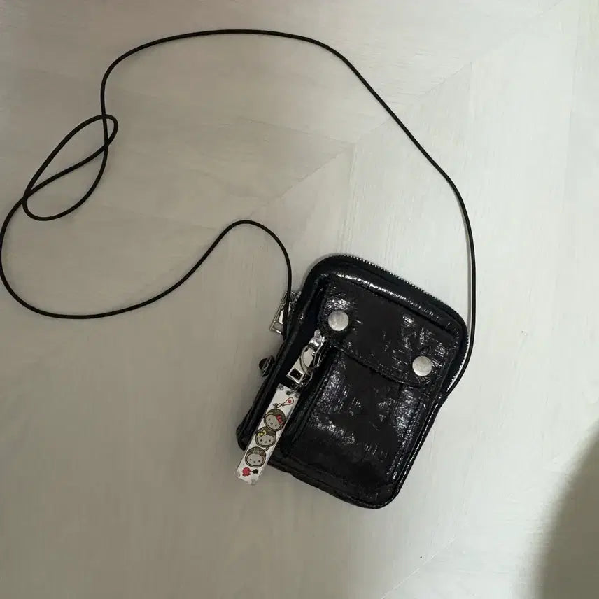 [BUNJANG] Black Patent Mini Crossbody Bag / 블랙 유광 미니 크로스백 가방 미니백 검정 기본템