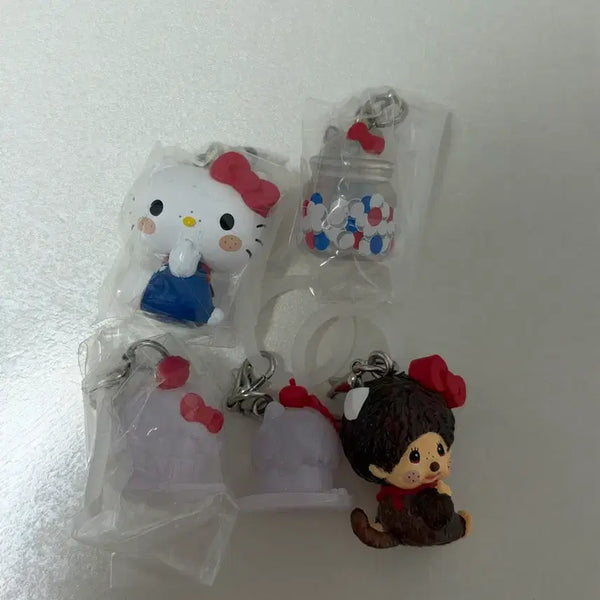[BUNJANG] Monchhichi x Hello Kitty Mezurushi Keychain Bundle Set (5 types) / 몬치치 X 헬로키티 메지루시 5종 일괄
