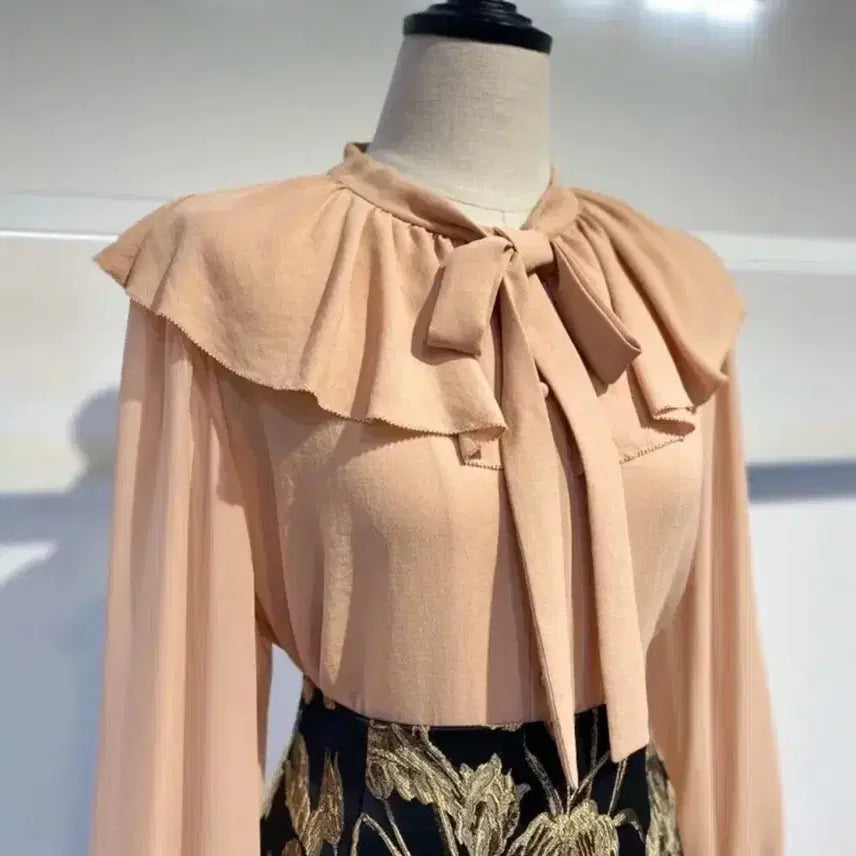 [BUNJANG] It MICHAA Frill Cape Ribbon Tie Blouse Chiffon Volume Sleeve Sailor Collar Salmon Coral Beige / 잇미샤 프릴 케이프 리본 타이 블라우스 쉬폰 볼륨소매 세일러 카라 살몬 코랄 베이지 하객룩 오피스룩