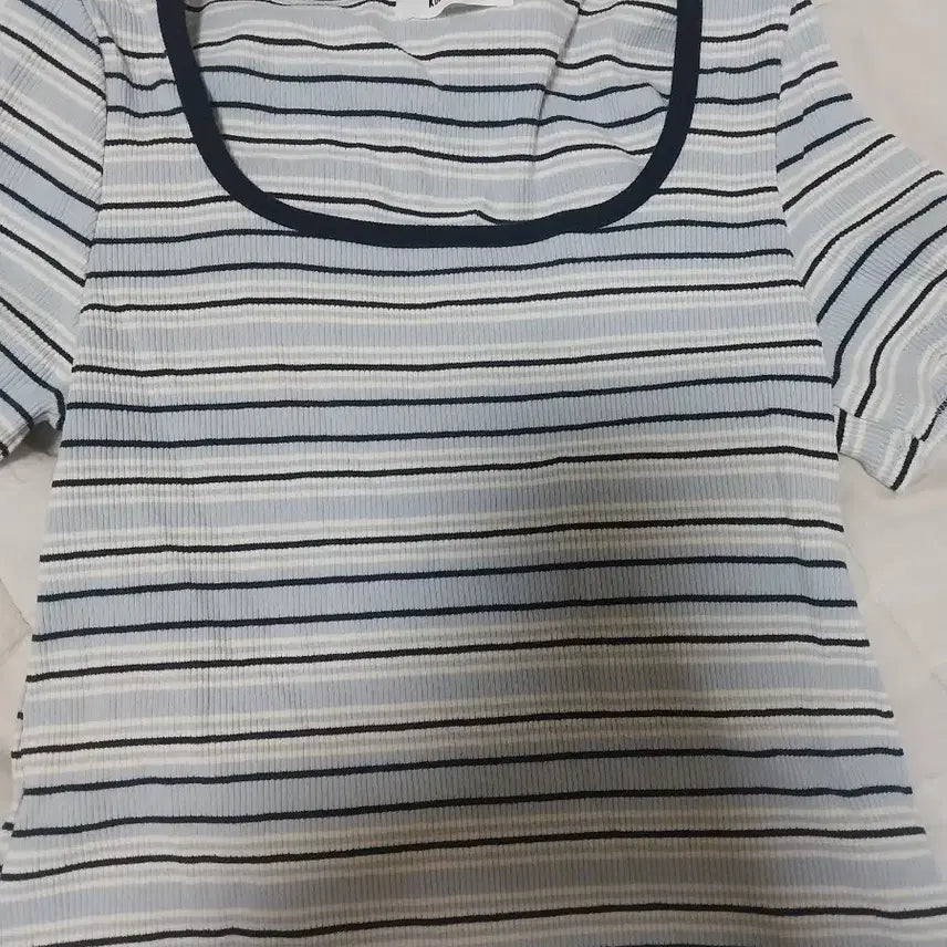 [BUNJANG] Coolkitten Sky Blue Short Sleeve T-Shirt / 쿨키튼 하늘색 반팔티