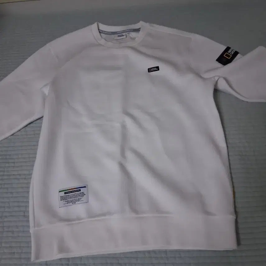 [BUNJANG] National Geographic White Sweatshirt / 내셔널지오그래픽 맨투맨 화이트