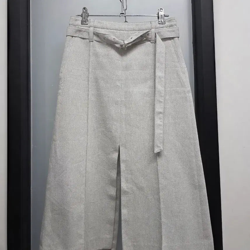[BUNJANG] VOV 2023 Front Slit Belted Skirt / 2023 VOV 앞슬릿 벨트 스커트