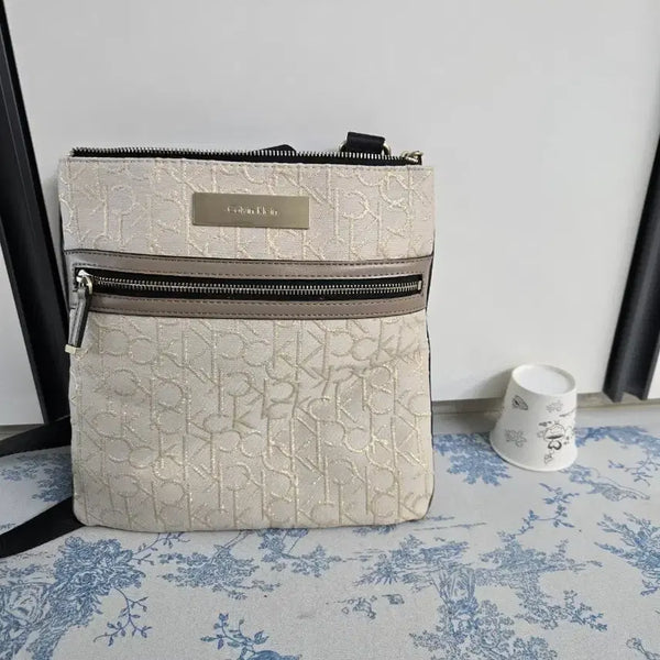 [BUNJANG] Calvin Klein Monogram Crossbody Bag / Calvin Klein 모노그램 크로스백(새상품)