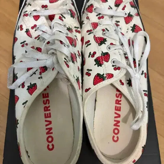 [BUNJANG] Converse Strawberry Pattern Sneakers Mules (240) / 컨버스 딸기 패턴 스니커즈 뮬 240