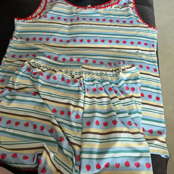 [BUNJANG] Strawberry Pattern Pajama Set / 딸기 패턴 파자마 세트
