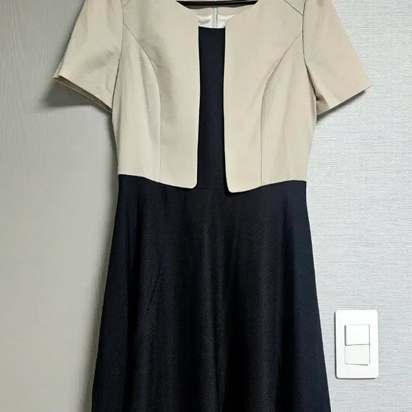 [BUNJANG] Mini Dress - Beige/Black, Size 55 / 미니 원피스 55