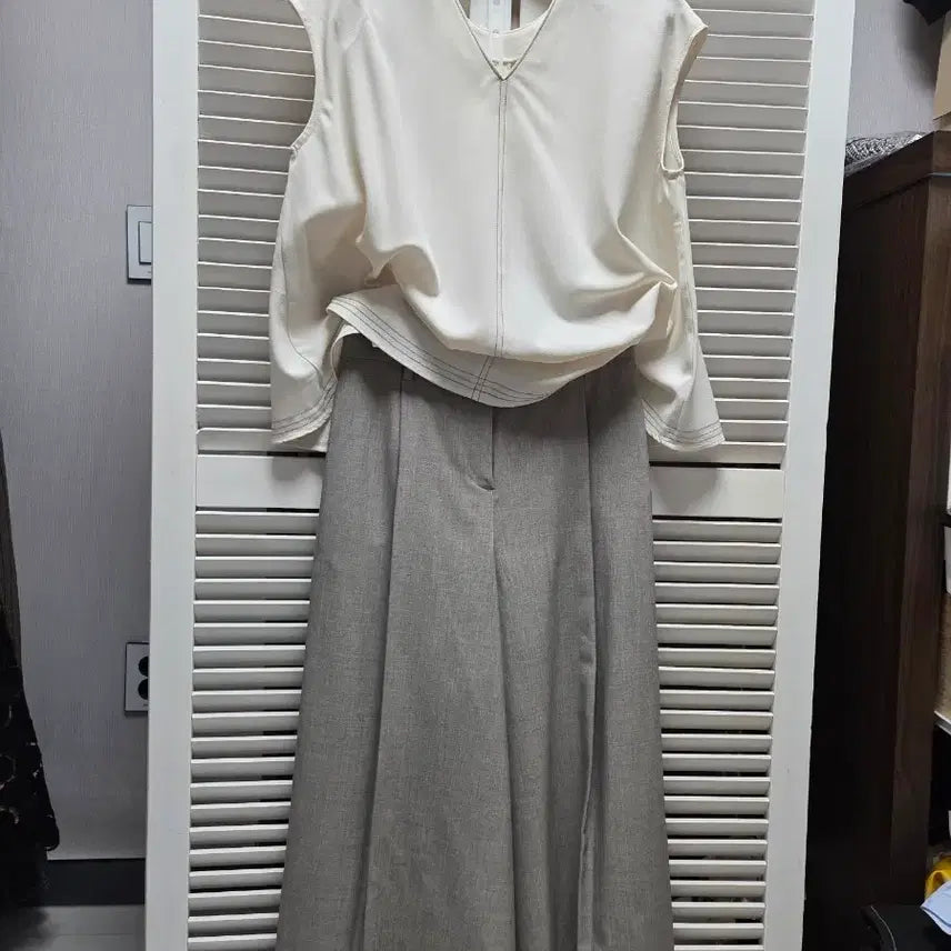 [BUNJANG] J BY Jeong Gu Ho Sleeveless Blouse / J BY 정구호  캡소매 블라우스