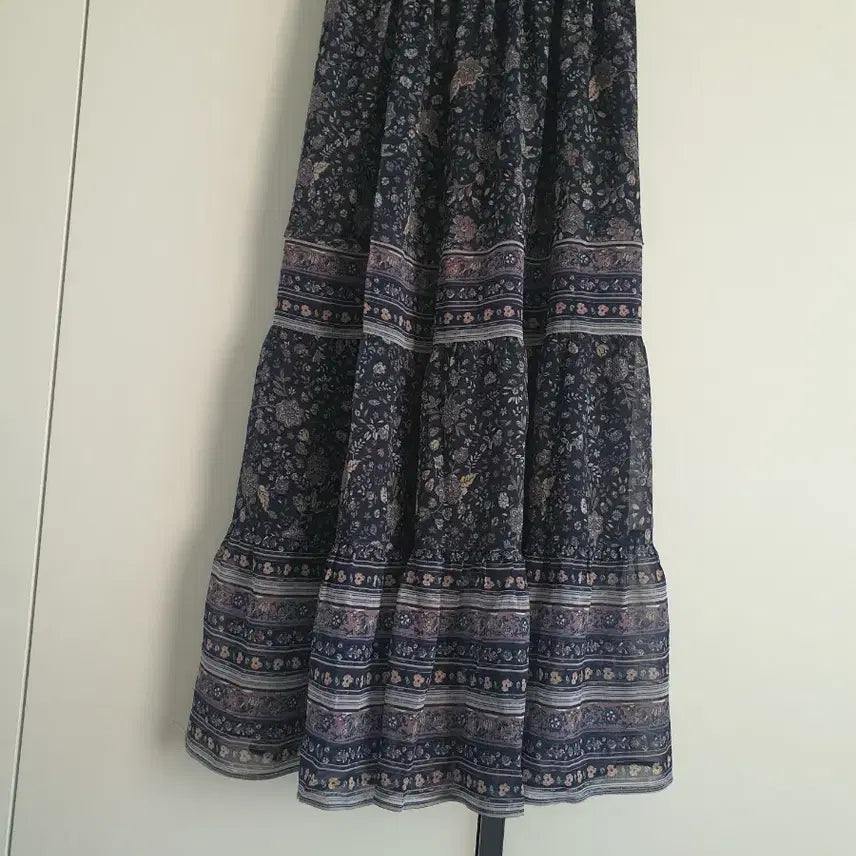 [BUNJANG] Thursday Island Flower Pattern Long Skirt Size S / 써스데이아일랜드의 플라워 패턴 롱 스커트 85S 사이즈 새옷