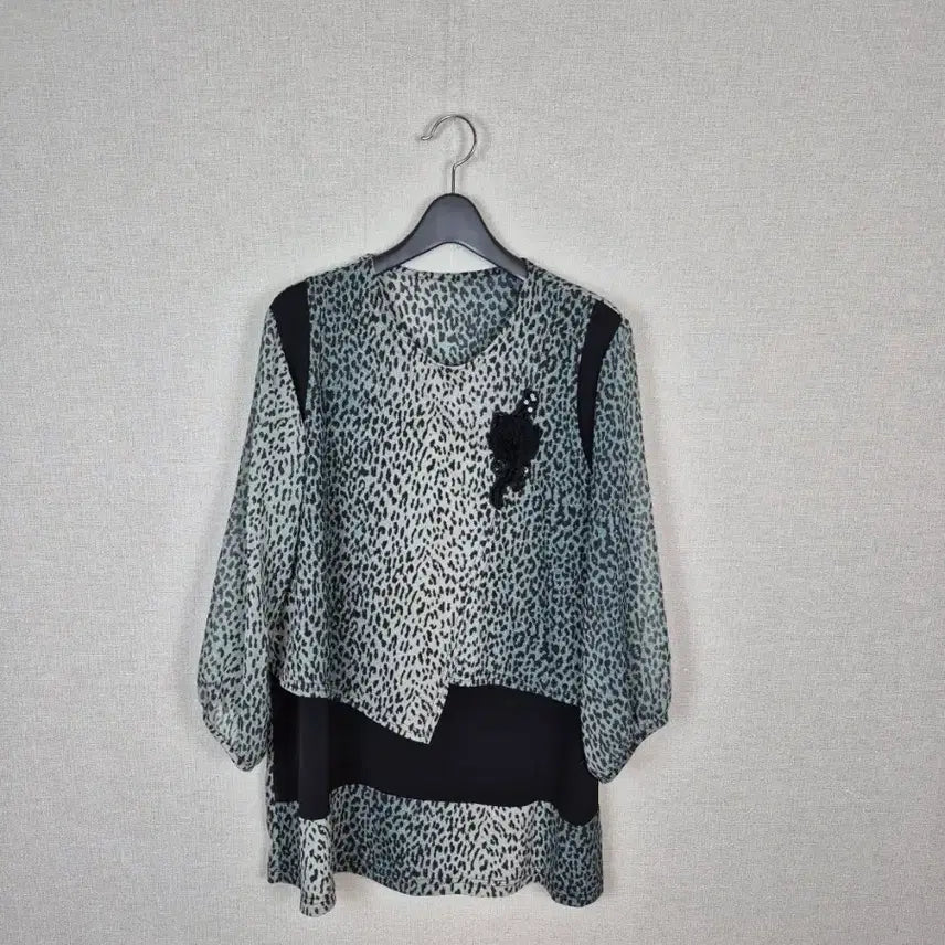 [BUNJANG] Leopard Pattern See-through Sleeve Blouse / (#77,88추천)레오파드 패턴 시스루소매 블라우스