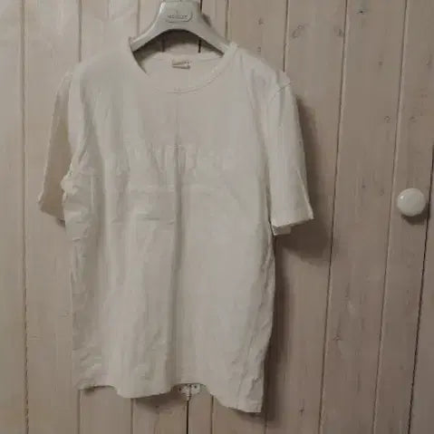 [BUNJANG] White Logo T-Shirt / 화이트에 화이트 로고 세련 티셔츠