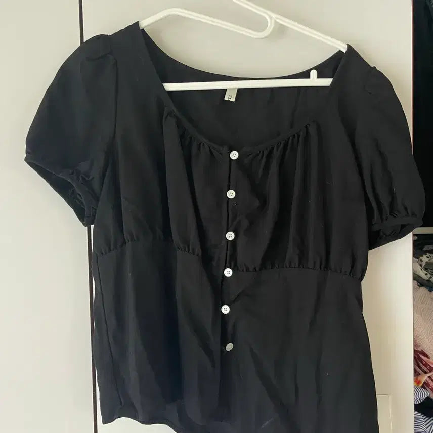 [BUNJANG] Black Bean Button Blouse / 콩단추 블라우스