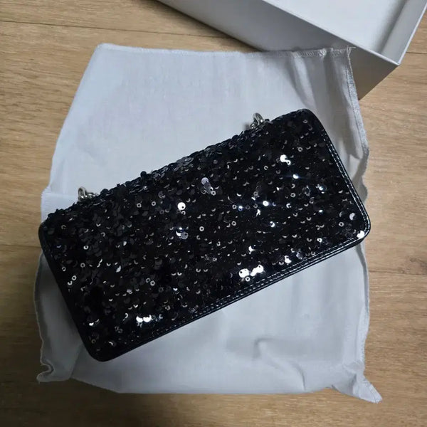 [BUNJANG] Black Sequin Chain Crossbody Bag / 블랙 스팽글 체인 크로스백