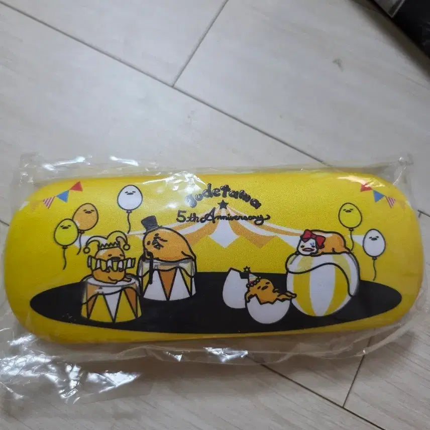 [BUNJANG] Gudetama 5th Anniversary Glasses Pouch Yellow / 구데타마 5주년 안경 파우치 옐로우