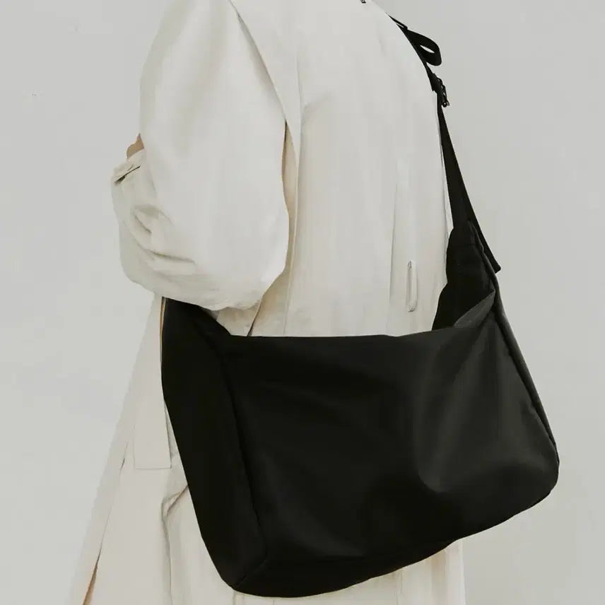 [BUNJANG] HA ARCHIVE Messenger Bag Black / 하 아카이브 메신저백 블랙