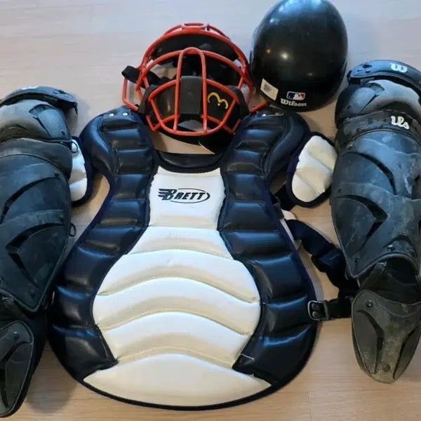 [BUNJANG] Youth Catcher's Gear Set (Brett Protector, Wilson Helmet, Wilson Leg Guard, Morimoto Mask) / 야구 포수 장비 세트