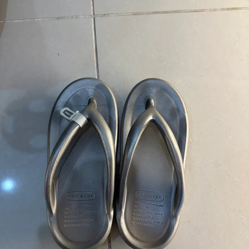 [BUNJANG] Toun28 Silver Sandals Size 250 / 토앤토 실버 250
