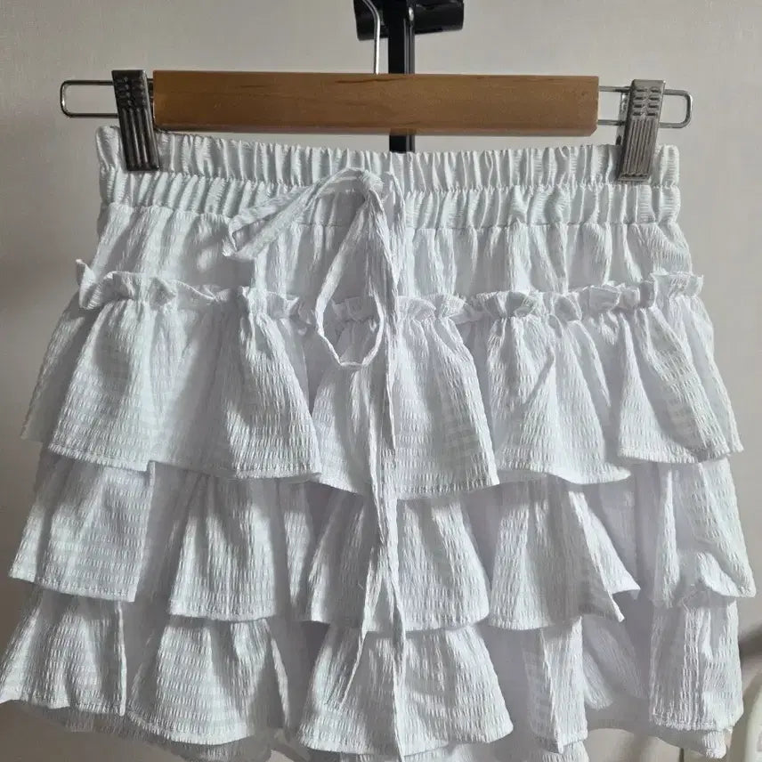 [BUNJANG] White Frill Tiered Shorts / 화이트 프릴 캉캉 반바지