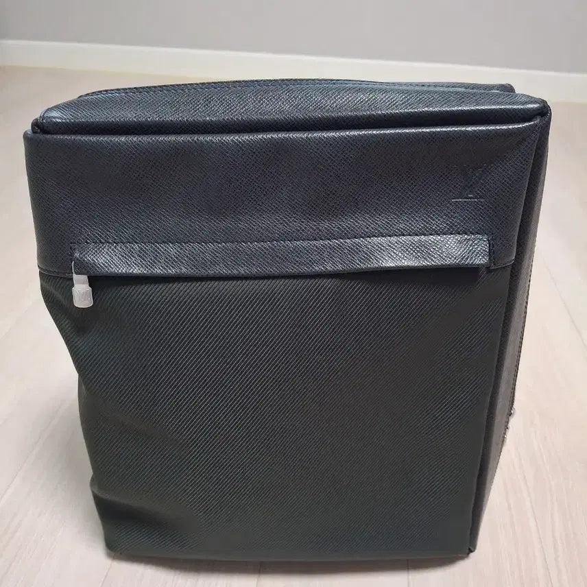 [BUNJANG] Louis Vuitton Taiga Beluga Shoulder Bag Crossbody Backpack M30912 / (정품) 루이비통 타이가 벨루카 숄더백 크로스백 백팩 m30912