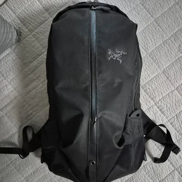 [BUNJANG] Arc'teryx Arro 22 Backpack Stealth Black / 아크테릭스 아로22 백팩 스텔스블랙