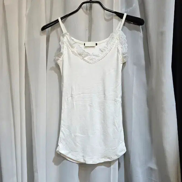 [BUNJANG] White V-Neck Lace Trim Camisole / 밑단유 브이넥 앞레이스 화이트 나시