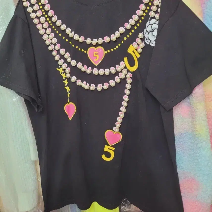 [BUNJANG] Black Pearl Heart Embellished T-Shirt / 블랙 펄 장식 하트  티셔츠 수입