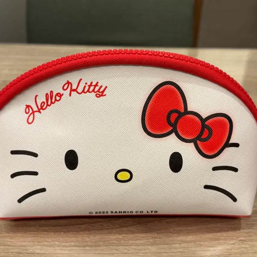 [BUNJANG] Sanrio Hello Kitty Round Pouch 2022 / 키티 라운드 파우치