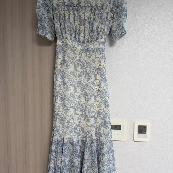 [BUNJANG] Sky Blue Chiffon Dress with Floral Print / 하늘색 잔꽃 쉬폰 원피스