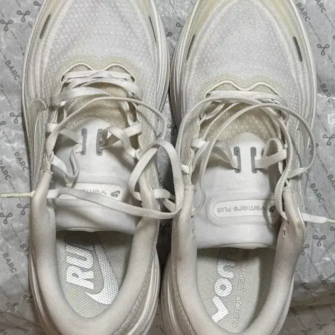 [BUNJANG] Nike Vomero+ White Running Shoes (275mm) / 나이키 보메로플러스 275mm