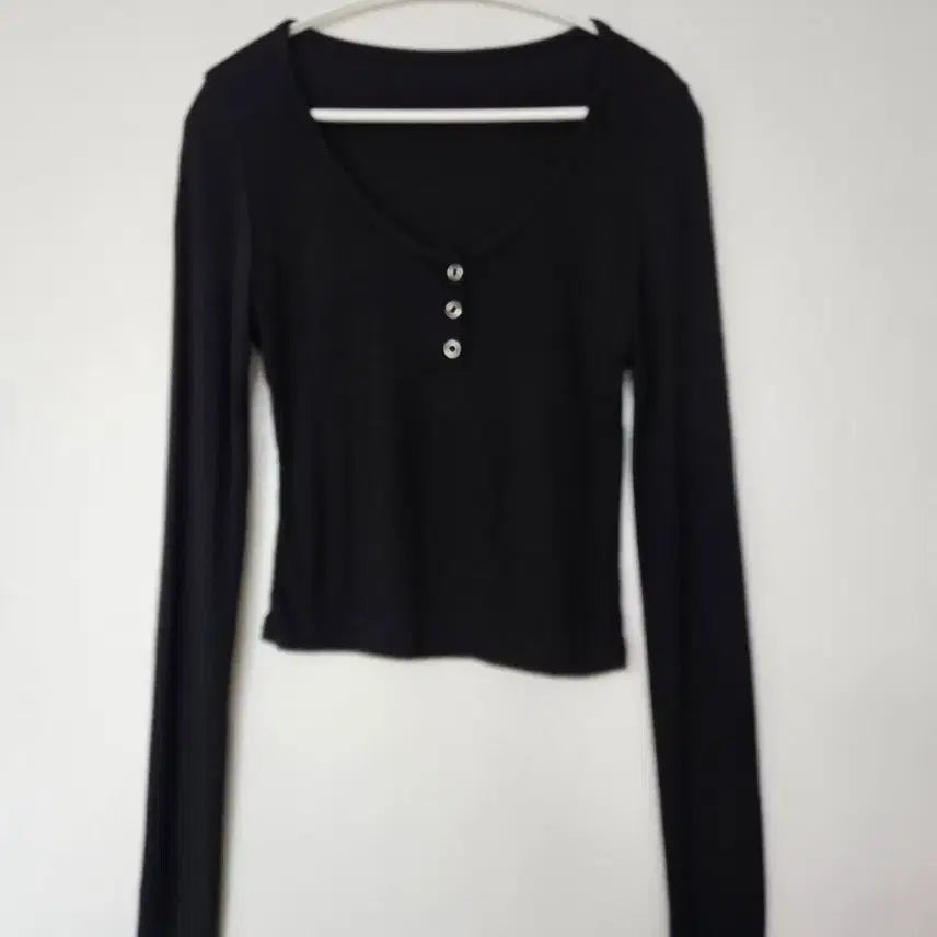 [BUNJANG] Black Long Sleeve Cropped Knit Top / 블랙 긴팔 크롭 니트