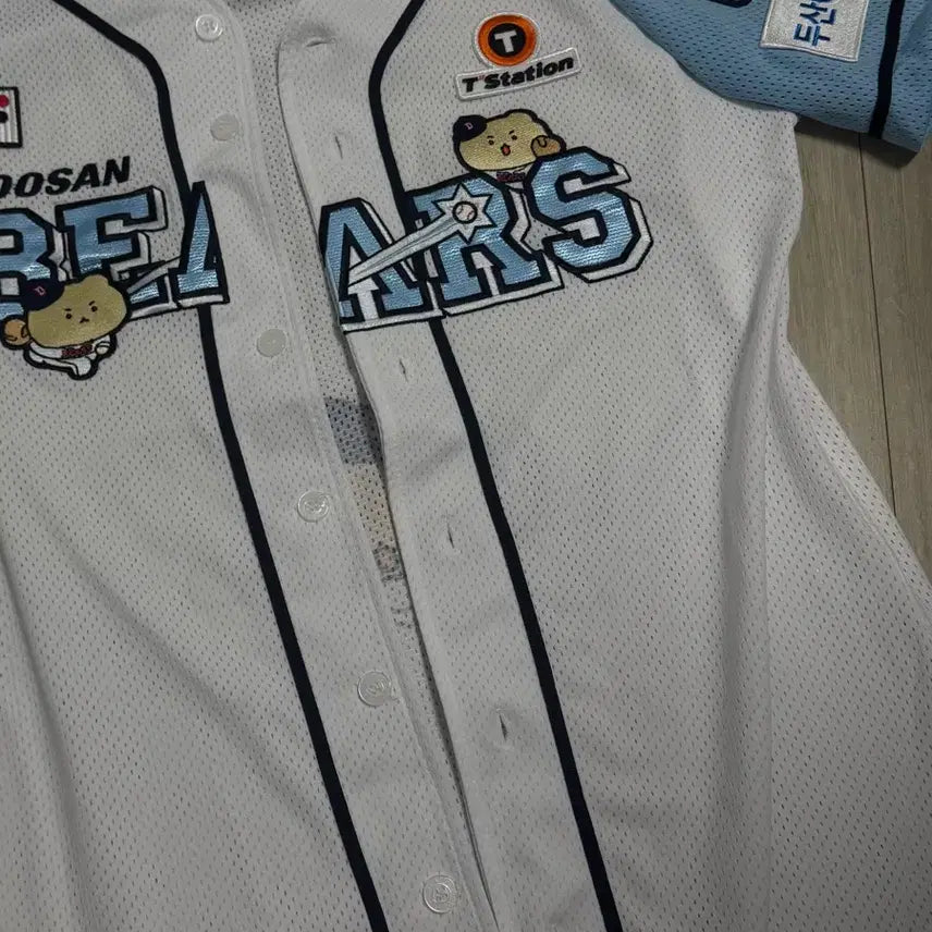 [BUNJANG] Doosan Bears x Manggeureong Gom Authentic Jersey White Patch Version 2 (Non-Marking) / 두산 베어스 x 망그러진곰 어센틱 유니폼 화이트 패치 버전 2 (논 마킹 버전)