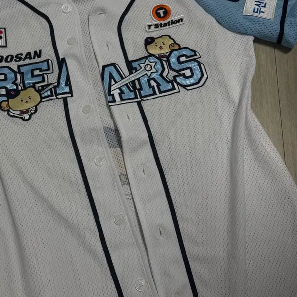 [BUNJANG] Doosan Bears x Manggeureong Gom Authentic Jersey White Patch Version 2 (Non-Marking) / 두산 베어스 x 망그러진곰 어센틱 유니폼 화이트 패치 버전 2 (논 마킹 버전)