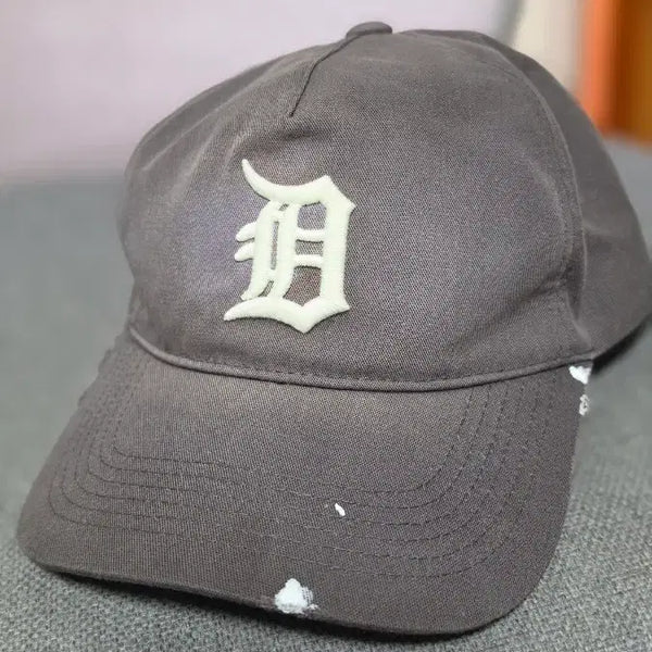 [BUNJANG] Donut Revenge D Logo Sunfade Cap / 도넛리벤지 D 로고 썬페이드 캡