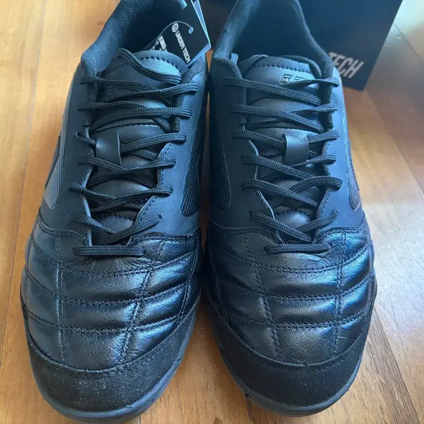 [BUNJANG] Undertech The Mastertouch TF 270mm All Black Futsal Shoes / (270) 언더테크 더 마스터터치 TF 270mm 올블랙 풋살화