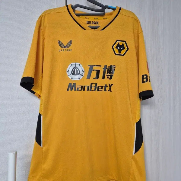 [BUNJANG] Wolverhampton Wanderers 23/24 Yellow Football Jersey / 울버햄튼 원더러스 축구 유니폼 23/24 황색