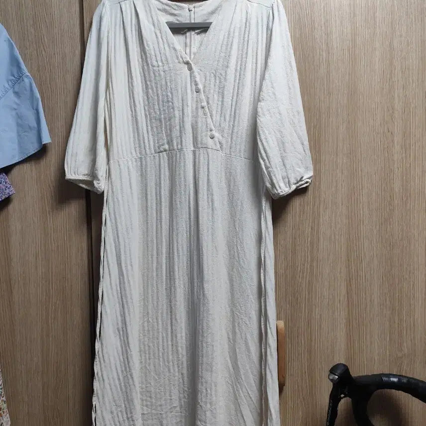 [BUNJANG] White V-neck Linen Long Dress / 최종가격내림)화이트 브이넥 린넨 롱원피스