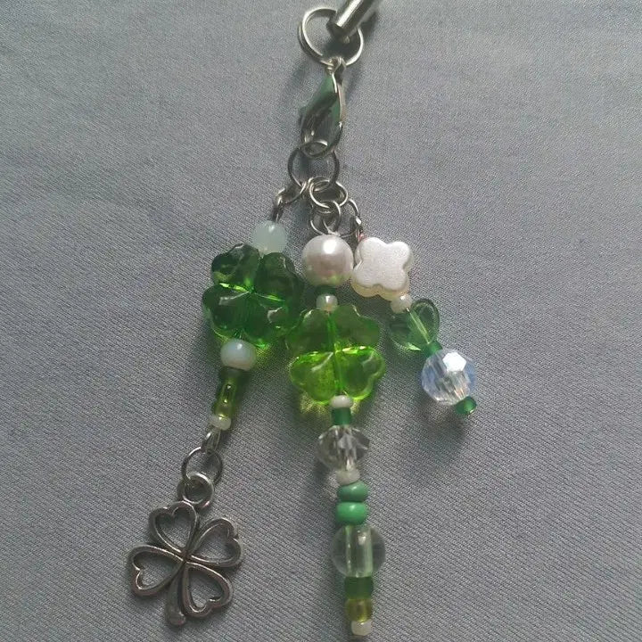 [BUNJANG] Three-Strand Lucky Clover Bead Keychain / 행운의 네잎클로버 세 줄 비즈 키링