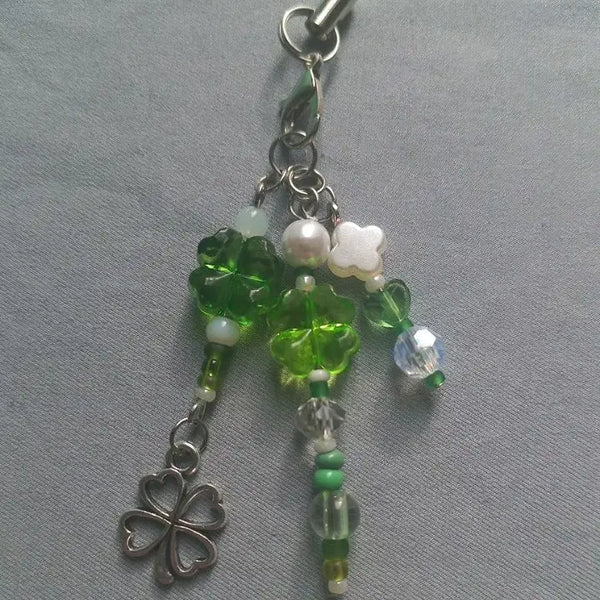 [BUNJANG] Three-Strand Lucky Clover Bead Keychain / 행운의 네잎클로버 세 줄 비즈 키링