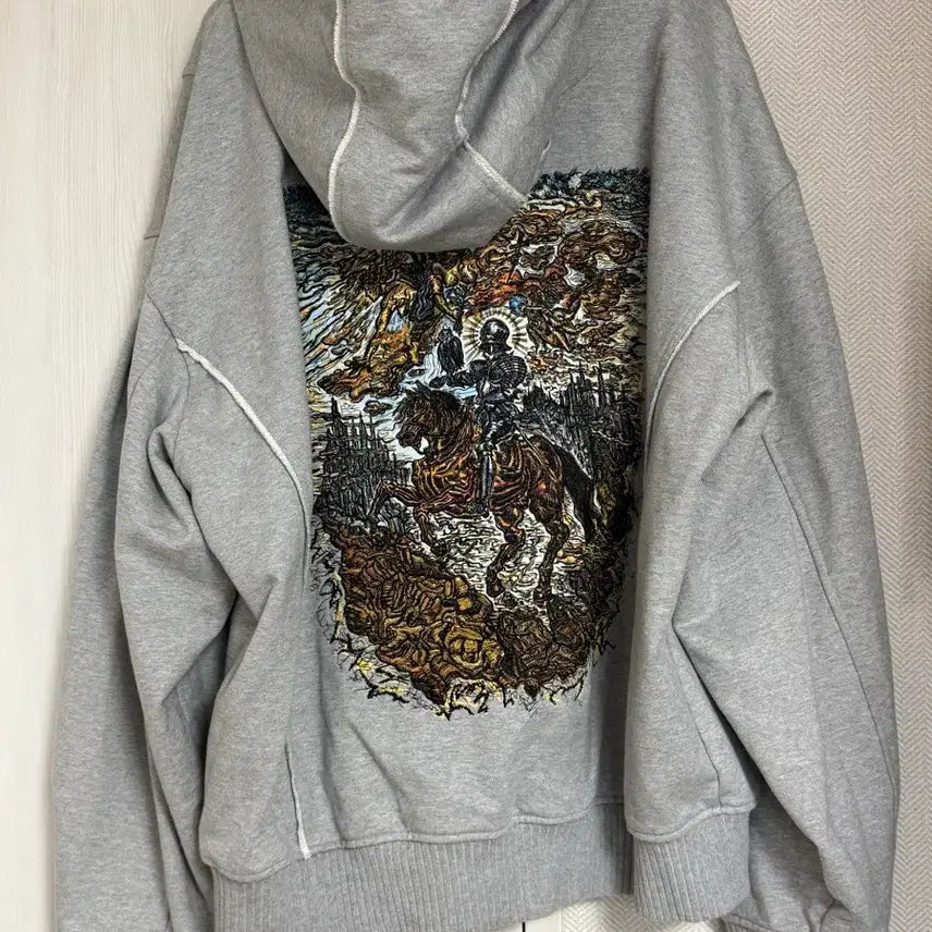 [BUNJANG] Songzio 25FW Knight Embroidery Hoodie Zip-up Grey / (52) 25fw 송지오 기사 자수 후드집업 그레이