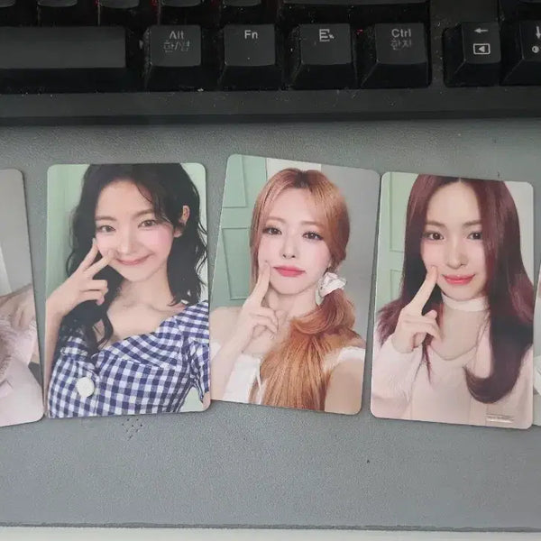 [BUNJANG] ITZY Season's Greetings Photocard Set / 있지 시즌그리팅 포카 세트