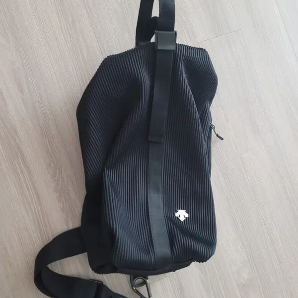 [BUNJANG] Descente Cross Bag / 데상트 크로스백
